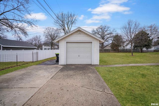 716 W WALNUT Street, Chillicothe, IL 61523