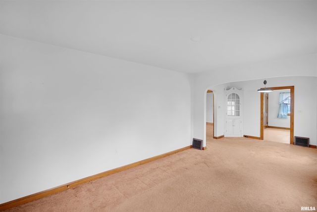 716 W WALNUT Street, Chillicothe, IL 61523