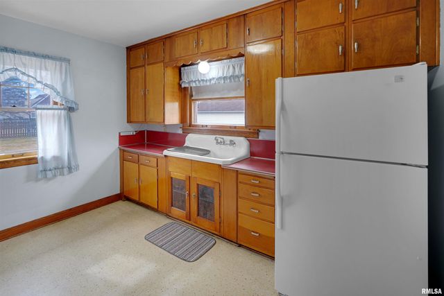 716 W WALNUT Street, Chillicothe, IL 61523