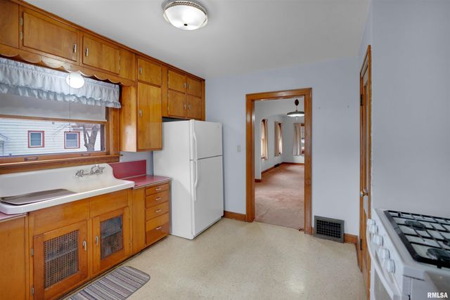 716 W WALNUT Street, Chillicothe, IL 61523