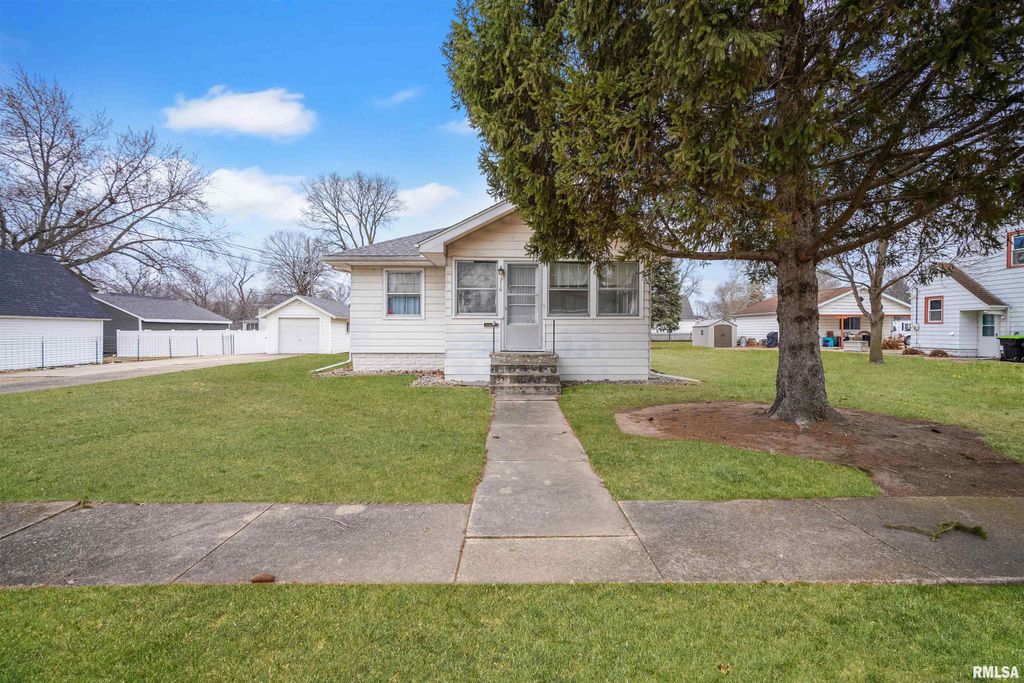 716 W WALNUT Street, Chillicothe, IL 61523