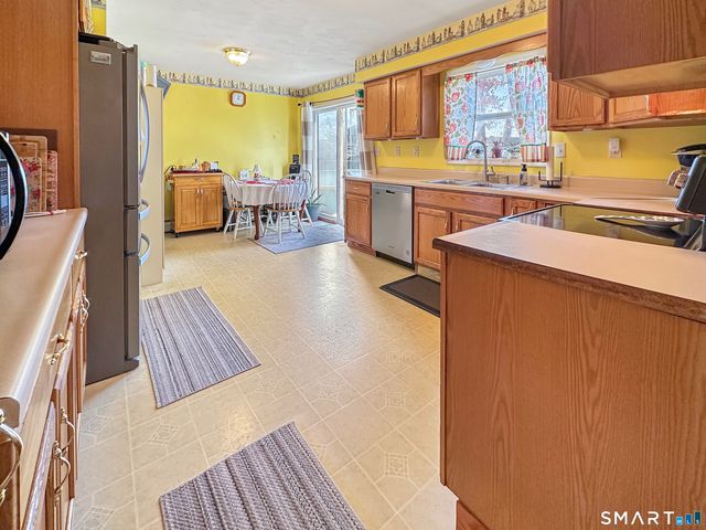 14 Bluff Road, Ledyard, CT 06335