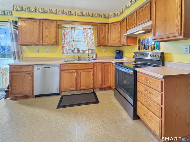 14 Bluff Road, Ledyard, CT 06335