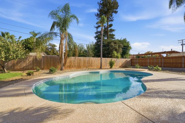 770 N Acacia Street, Woodlake, CA 93286