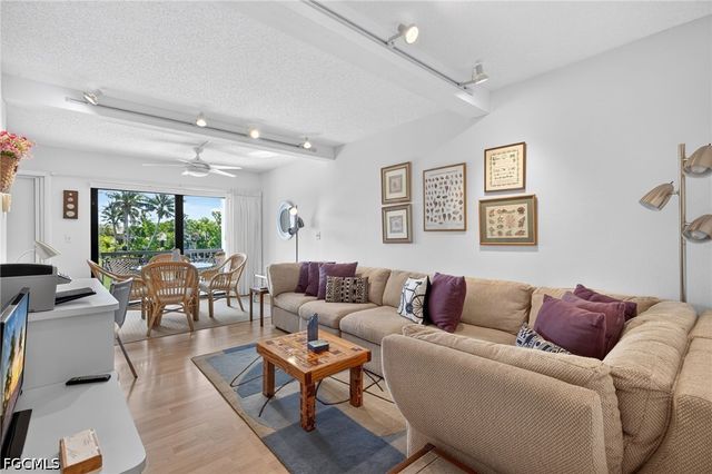1250 Tennisplace CT E22, Sanibel, FL 33957