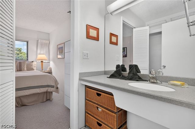 1250 Tennisplace CT E22, Sanibel, FL 33957