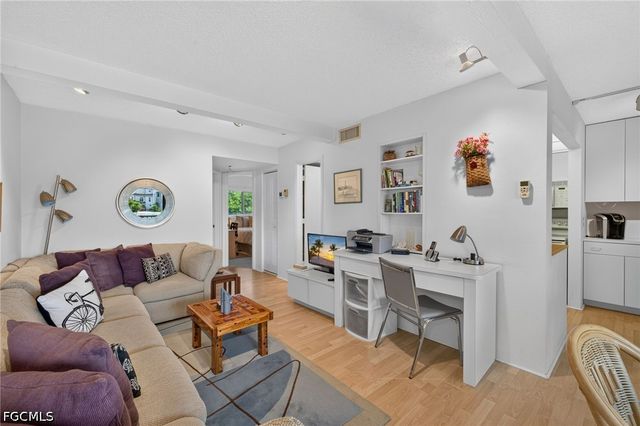 1250 Tennisplace CT E22, Sanibel, FL 33957