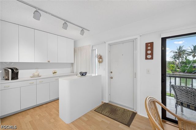 1250 Tennisplace CT E22, Sanibel, FL 33957