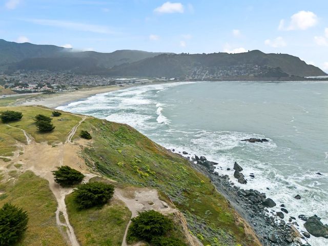 656 Forest Lake Drive, Pacifica, CA 94044