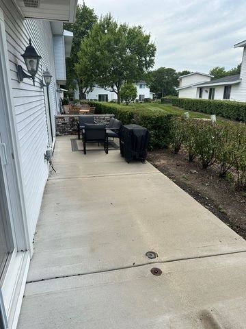 1104 Taunton Court, Schaumburg, IL 60193