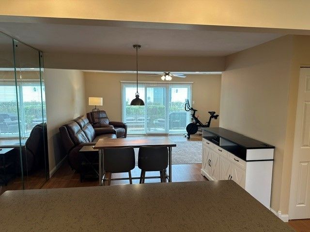 1104 Taunton Court, Schaumburg, IL 60193