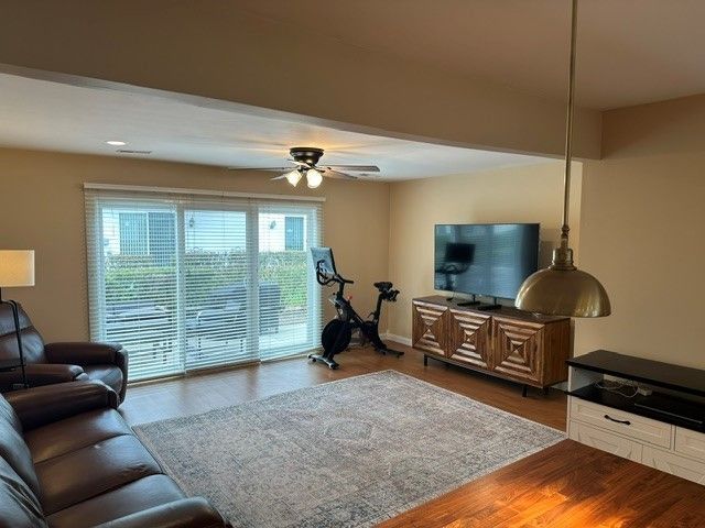 1104 Taunton Court, Schaumburg, IL 60193