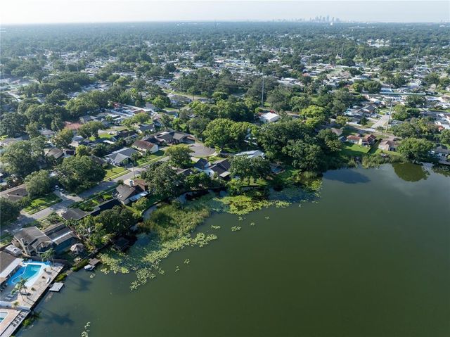 8304 PALMA VISTA LANE, Tampa, FL 33614