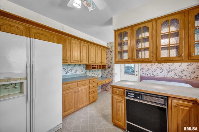 1233 OAK Circle, East Peoria, IL 61611