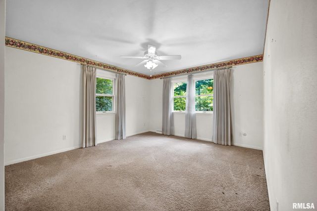1233 OAK Circle, East Peoria, IL 61611