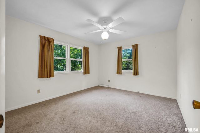 1233 OAK Circle, East Peoria, IL 61611