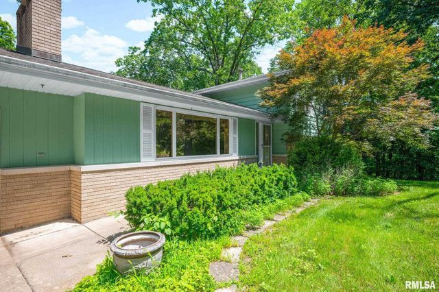 1233 OAK Circle, East Peoria, IL 61611