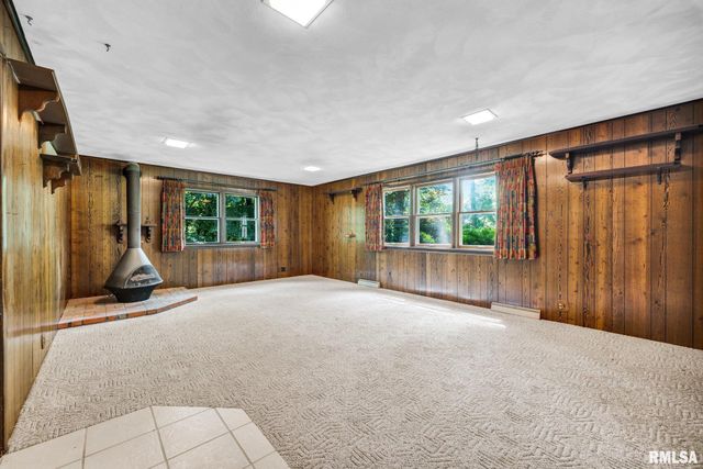1233 OAK Circle, East Peoria, IL 61611