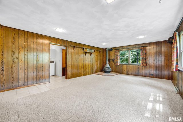 1233 OAK Circle, East Peoria, IL 61611