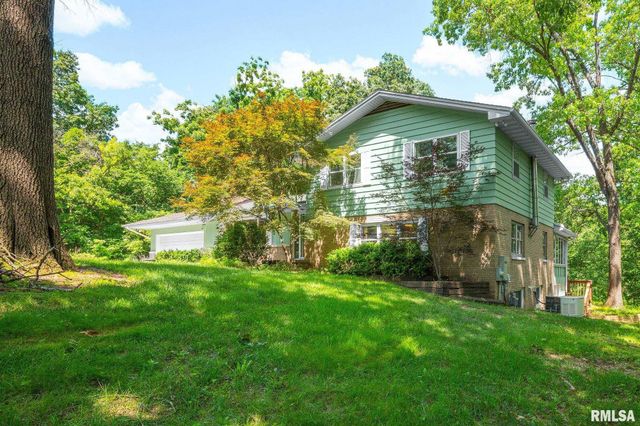1233 OAK Circle, East Peoria, IL 61611