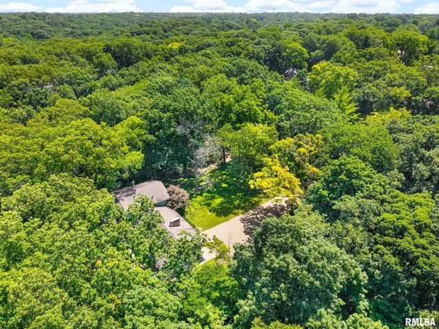 1233 OAK Circle, East Peoria, IL 61611