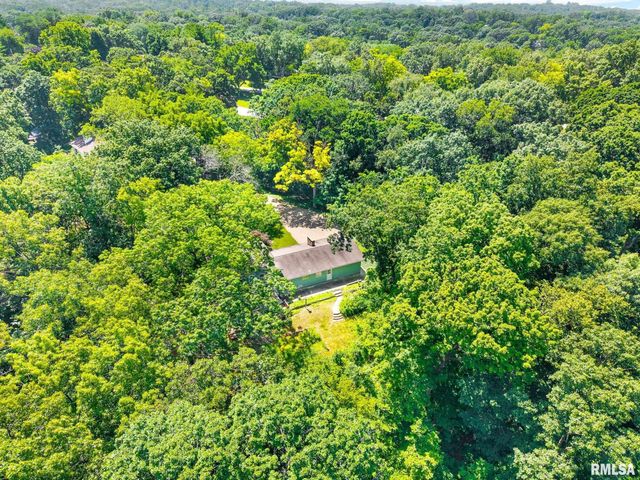 1233 OAK Circle, East Peoria, IL 61611
