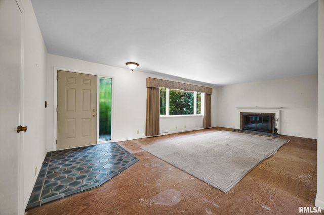 1233 OAK Circle, East Peoria, IL 61611