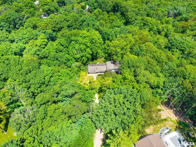 1233 OAK Circle, East Peoria, IL 61611