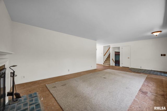 1233 OAK Circle, East Peoria, IL 61611