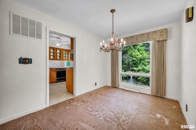 1233 OAK Circle, East Peoria, IL 61611