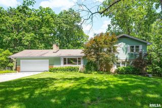 1233 OAK Circle, East Peoria, IL 61611