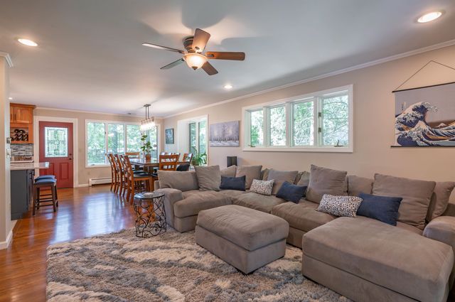 14 Wentworth Street, Nashua, NH 03060