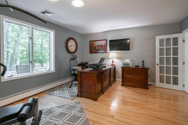 14 Wentworth Street, Nashua, NH 03060