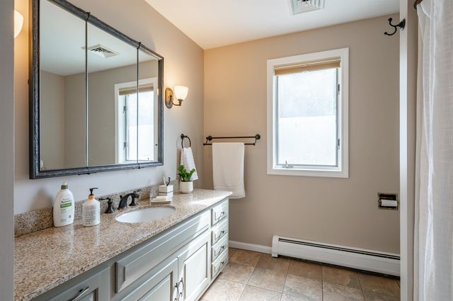 14 Wentworth Street, Nashua, NH 03060