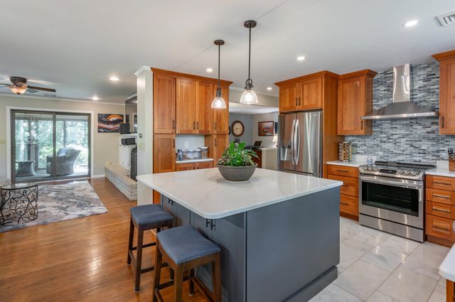 14 Wentworth Street, Nashua, NH 03060