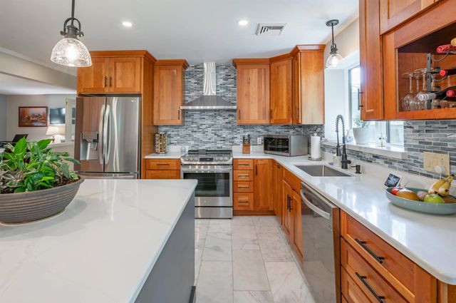 14 Wentworth Street, Nashua, NH 03060