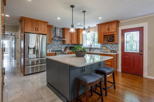 14 Wentworth Street, Nashua, NH 03060