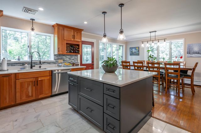 14 Wentworth Street, Nashua, NH 03060