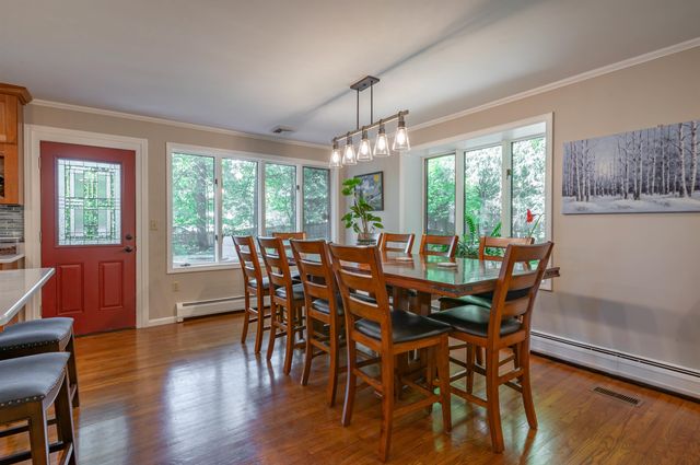 14 Wentworth Street, Nashua, NH 03060