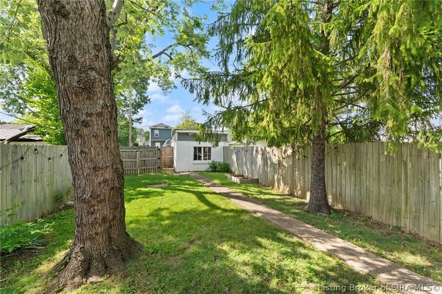 1929 Center Street, New Albany, IN 47150