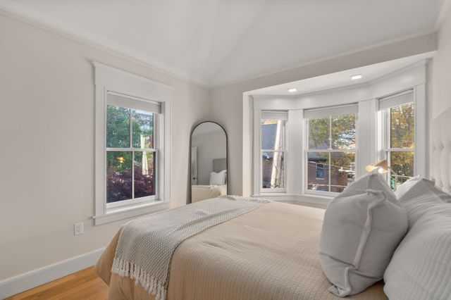 136 Banks St, Cambridge, MA 02138