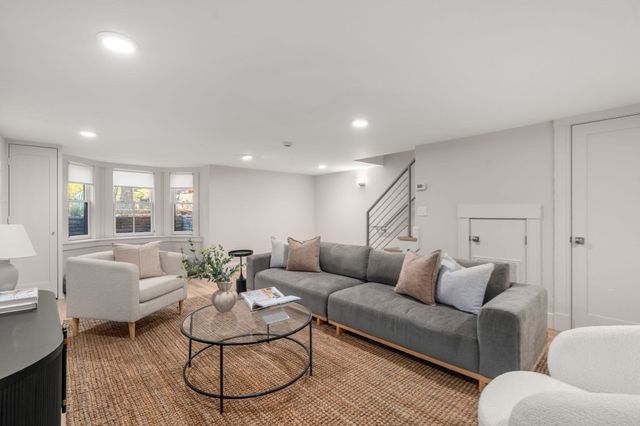 136 Banks St, Cambridge, MA 02138