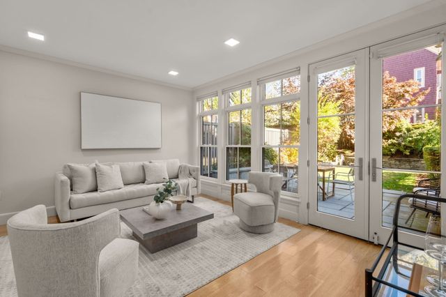 136 Banks St, Cambridge, MA 02138