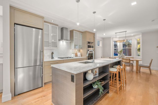 136 Banks St, Cambridge, MA 02138