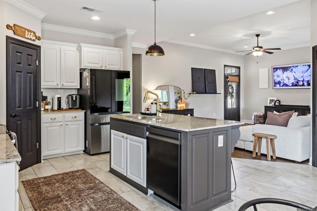 7758 Amite Springs Dr, Denham Springs, LA 70706