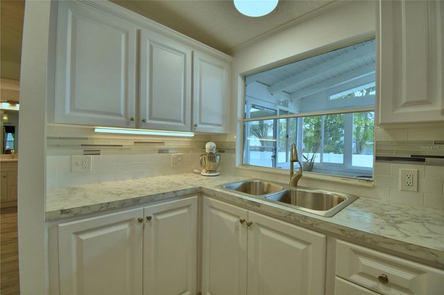 4802 COLONNADES CIRCLE E, Lakeland, FL 33811