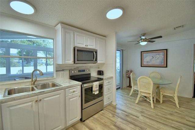 4802 COLONNADES CIRCLE E, Lakeland, FL 33811