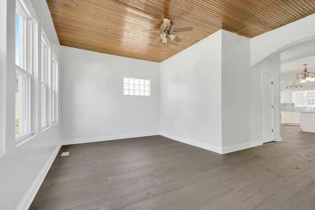 12851 Clinton Street, Blue Island, IL 60406