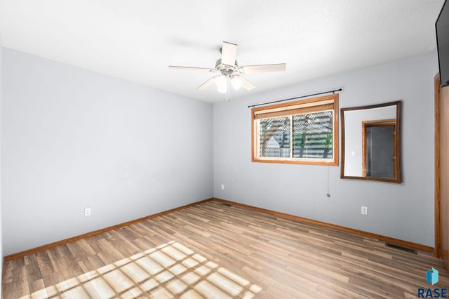 529 S Whitewood Ave Avenue, Sioux Falls, SD 57106