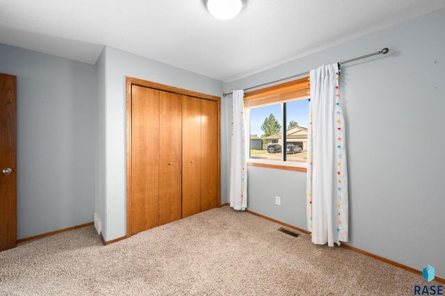 529 S Whitewood Ave Avenue, Sioux Falls, SD 57106